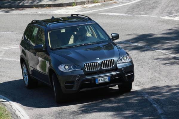 BMW X5 40d, oltre il muro dei 100 cv/litro BMW X5 40d, oltre il muro dei 100 cv/litro