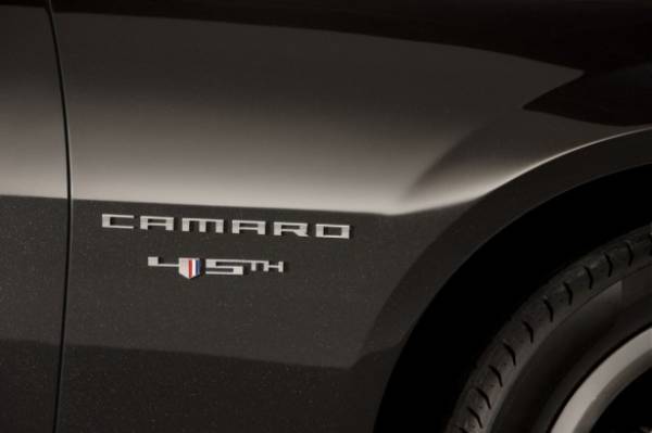 Chevrolet Camaro 2012, festeggia il 45°