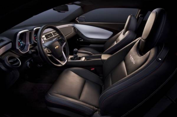 Chevrolet Camaro 2012, festeggia il 45°