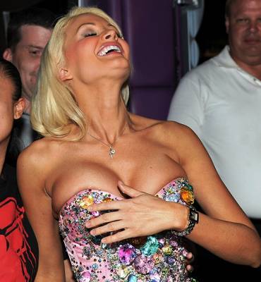 Holly Madison, la Playboy Bunny, e la Porsche 911 rosa