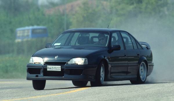 Opel Omega Lotus, berlina ammazza supercar
