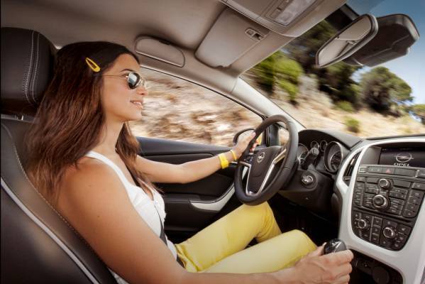 Opel Astra GTC, telaio meccatronico ad alte prestazioni