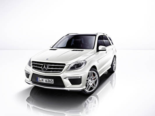 Mercedes-Benz ML 63 AMG, V8 biturbo da 525 cv