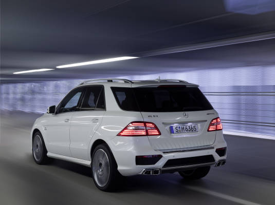 Mercedes-Benz ML 63 AMG, V8 biturbo da 525 cv