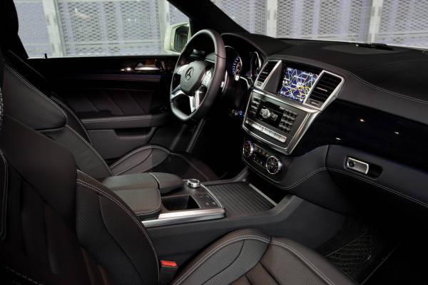 Mercedes-Benz ML 63 AMG, V8 biturbo da 525 cv