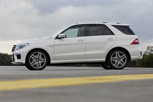 Mercedes-Benz ML 63 AMG, V8 biturbo da 525 cv
