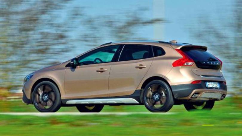 Volvo V40 Cross Country Si Guida Facile Consuma Il Giusto Ed E Sicura Auto It