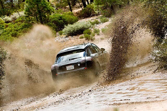 Porsche Macan, nuove foto ufficiali