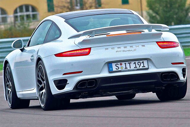 Porsche 911 Turbo S, hot lap a Balocco con Auto