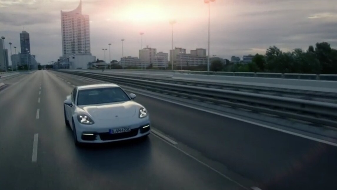 Nuova Porsche Panamera 4 E-Hybrid, scuola Le Mans