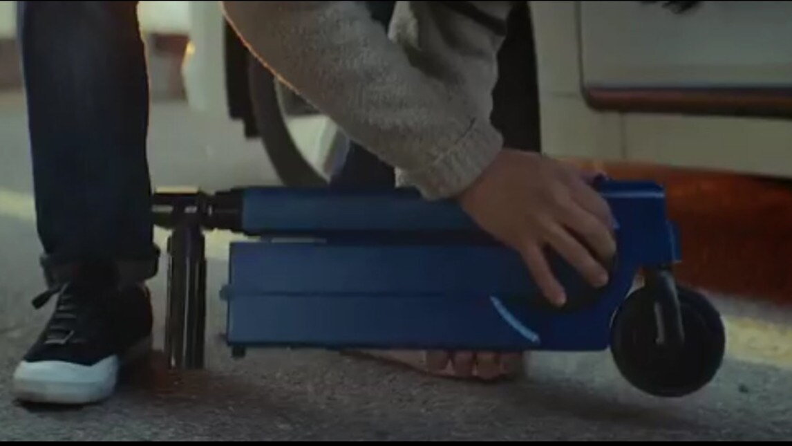 Hyundai Ioniq scooter, il monopattino elettrico per "l'ulitmo miglio"