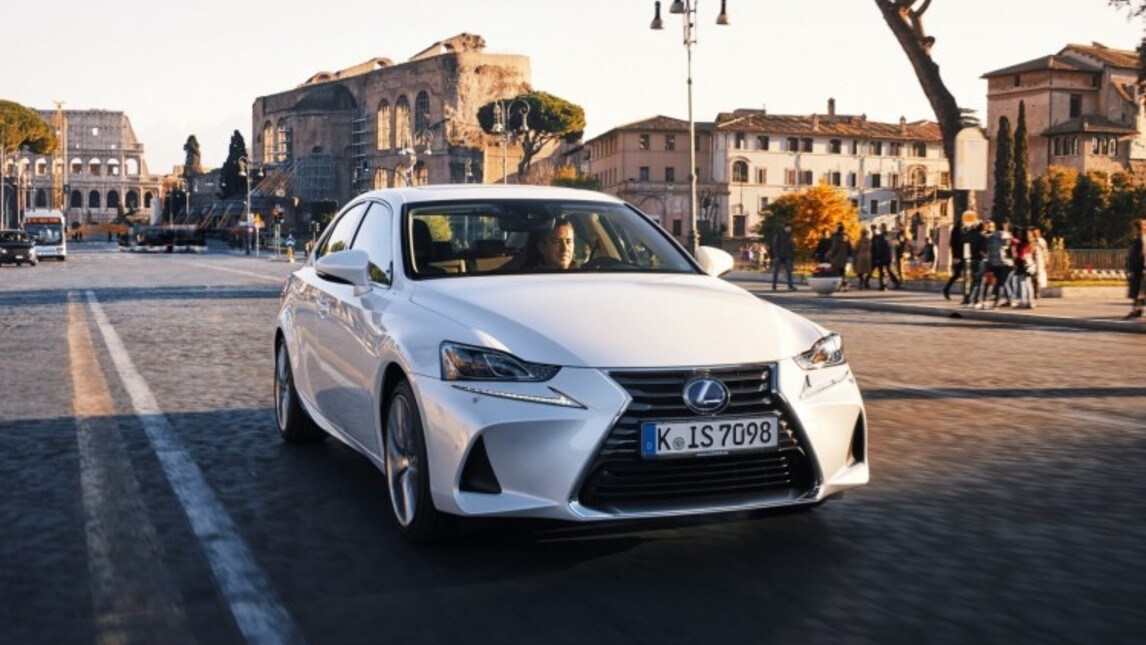 Lexus IS Hybrid 2017, prezzi da 34.900 euro