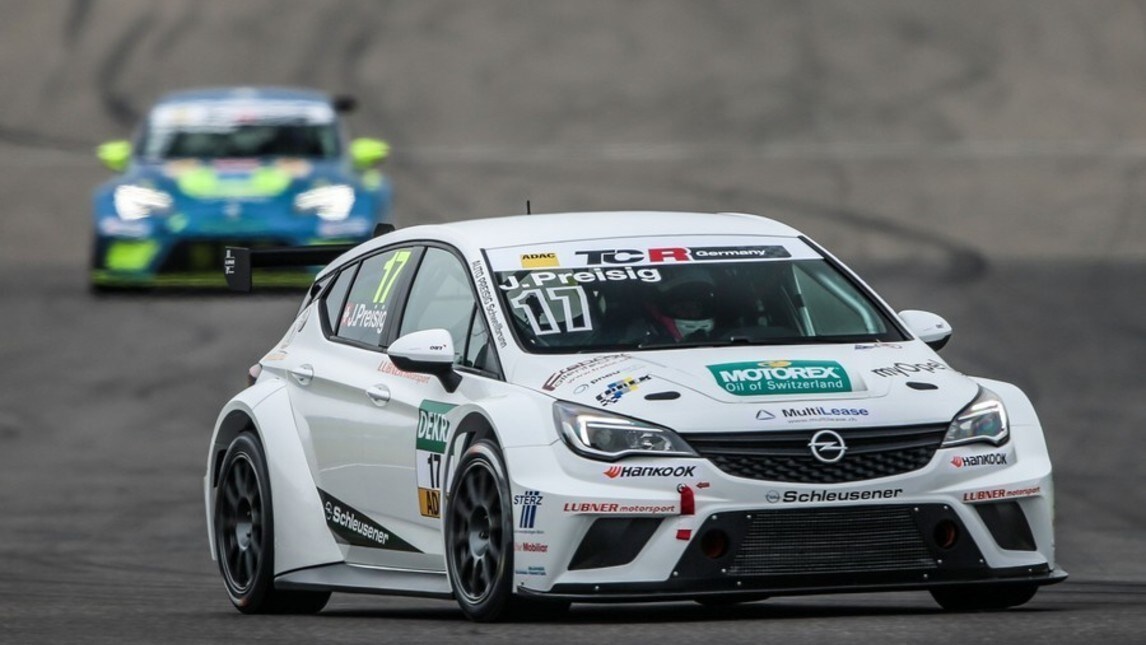 Opel Astra TCR: foto