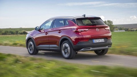 Opel Grandland X, il crossover su strada
