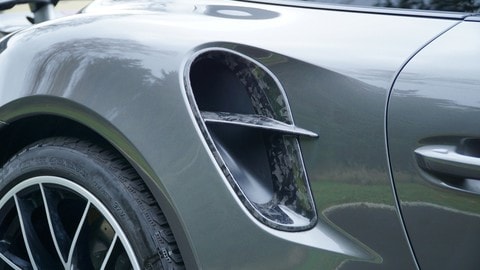 Porsche 911 Turbo S, Mansory la veste in carbonio