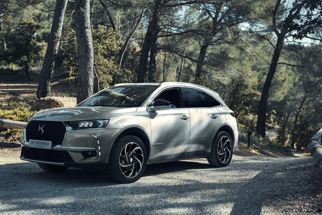 DS 7 Crossback E-Tense, 4x4 ibrido di famiglia