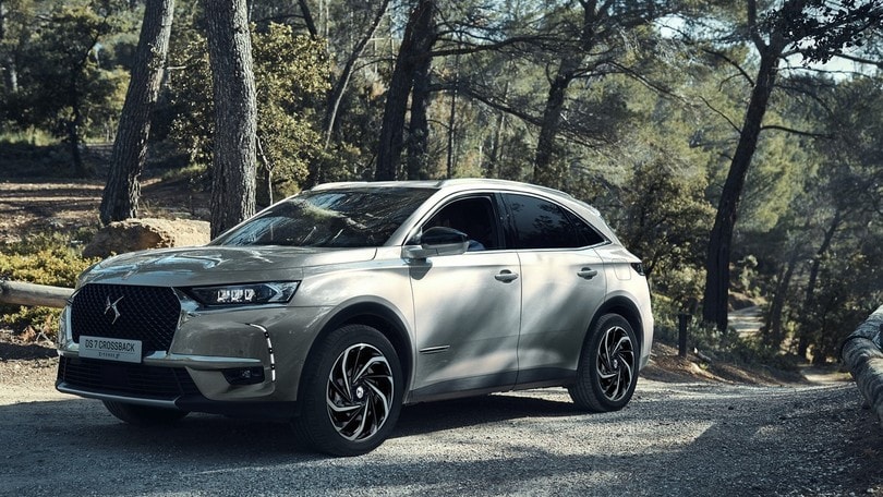DS 7 Crossback E-Tense, 4x4 ibrido di famiglia