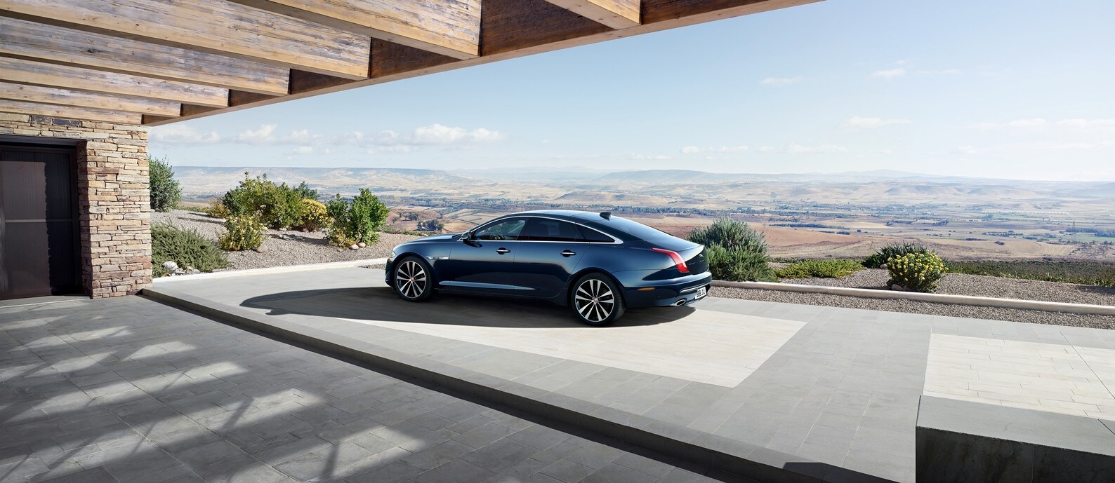 Jaguar celebra i 50 anni della ammiraglia XJ: foto