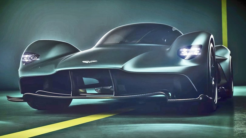 L'urlo del V12 più potente, la Valkyrie chiede strada