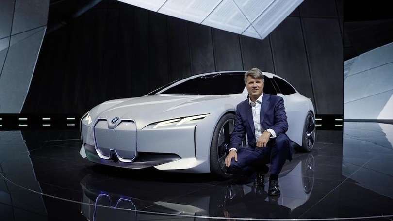 Da Serie 3 a BMW i4, il formato medio dal volto elettrico