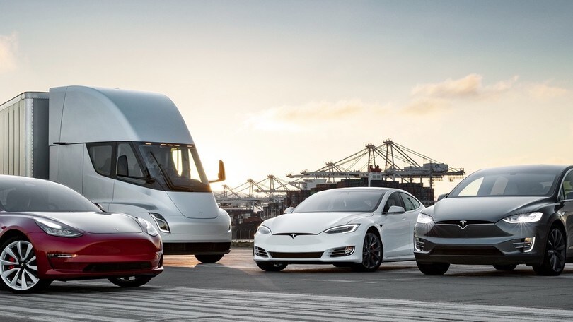 Tesla aggiorna il software