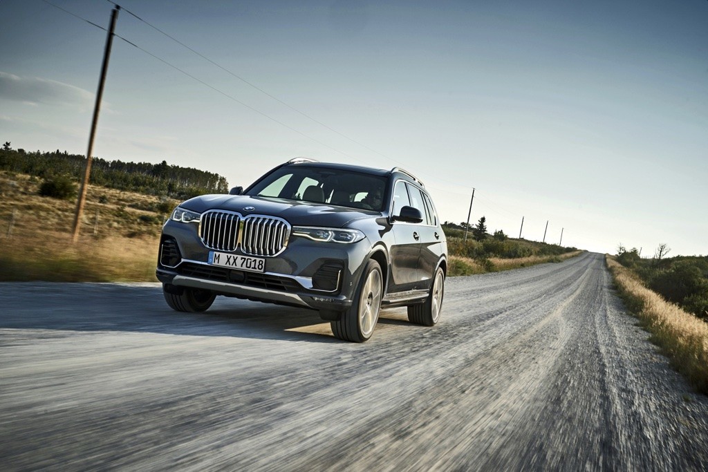 BMW X7, esordio di gran lusso
