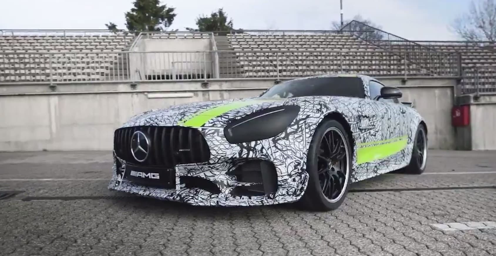 Mercedes-AMG GT R Pro, record del Nurburgring nel mirino