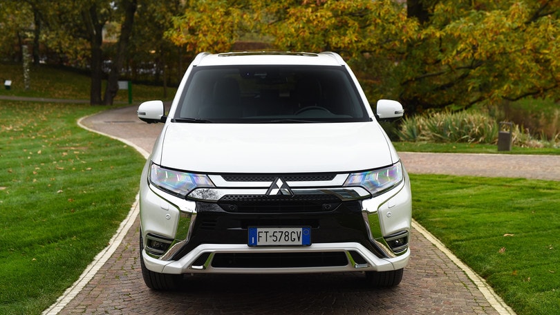 Mitsubishi Outlander PHEV MY 2019: foto