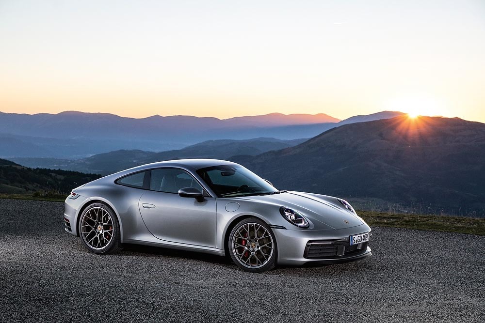 Nuova Porsche 911, serie 992 sportiva e tecnologica