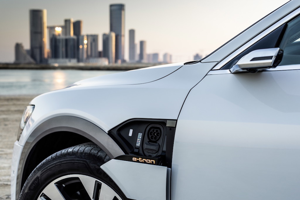 Audi, suv e-tron compatto: prima visione a Ginevra