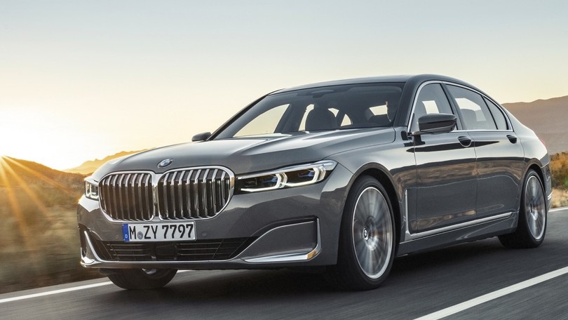BMW Serie 7 restyling, ibrido ad alta tensione e super V8