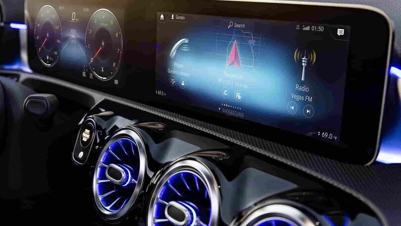 Mercedes MBUX, il sistema di infotainment si aggiorna