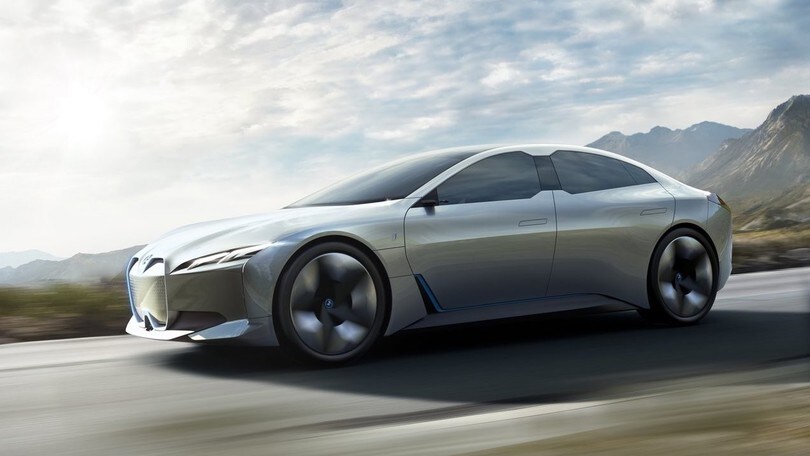 BMW i4 inizia lo sviluppo in strada con forme da Serie 4