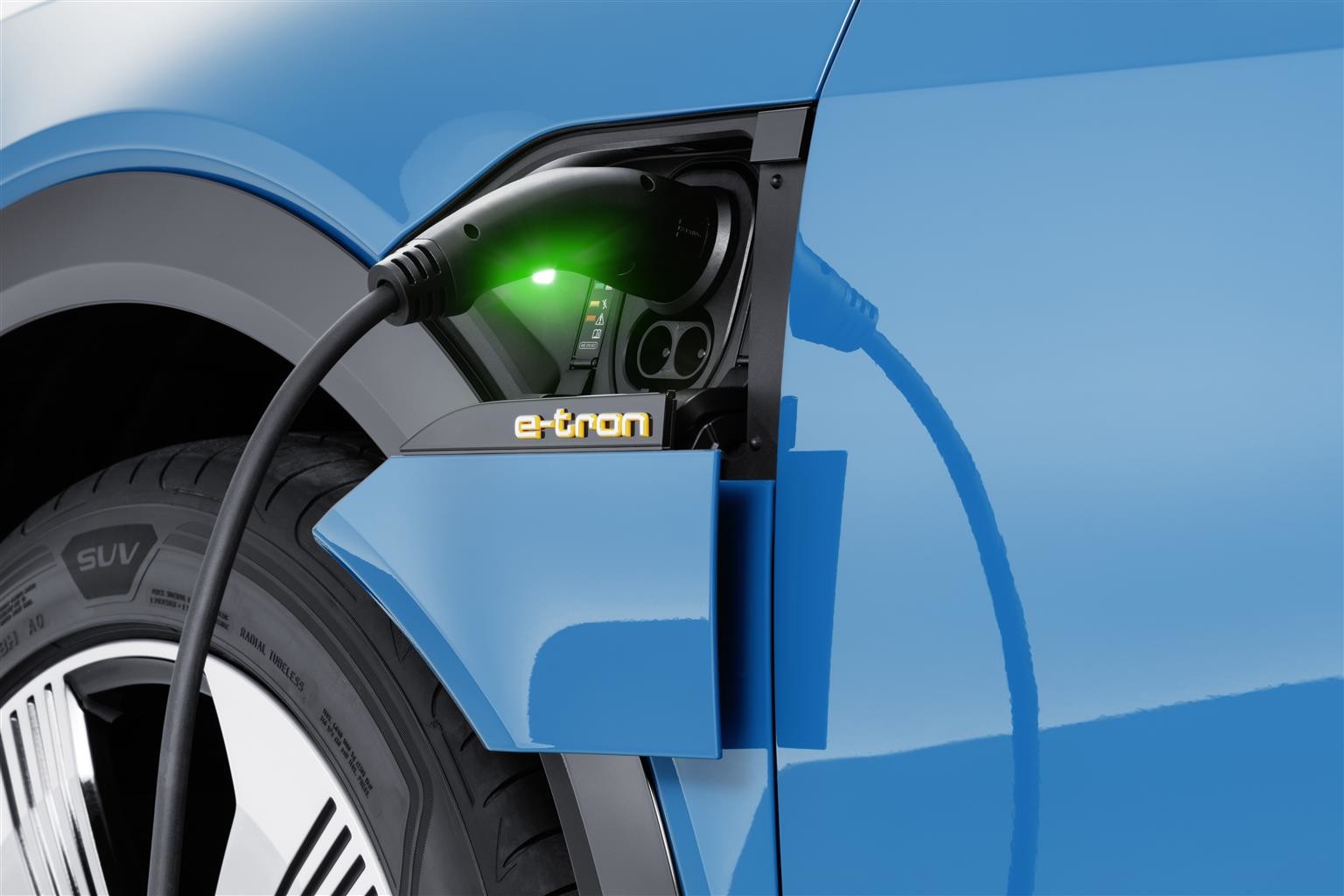 Audi e-tron, tariffe di ricarica fino a 55 centesimi a kWh