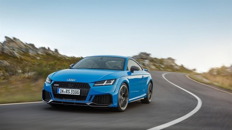 Audi TT RS restyling, sportiva dal volto spigoloso