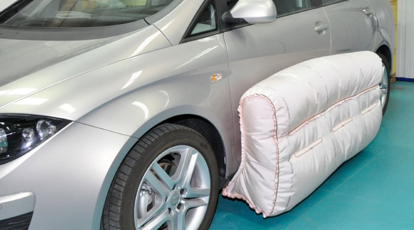 ZF sperimenta gli aribag esterni