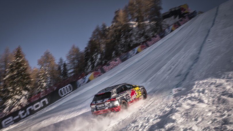 Video: Audi e-tron scala lo "Streif" di Kitzbühel.