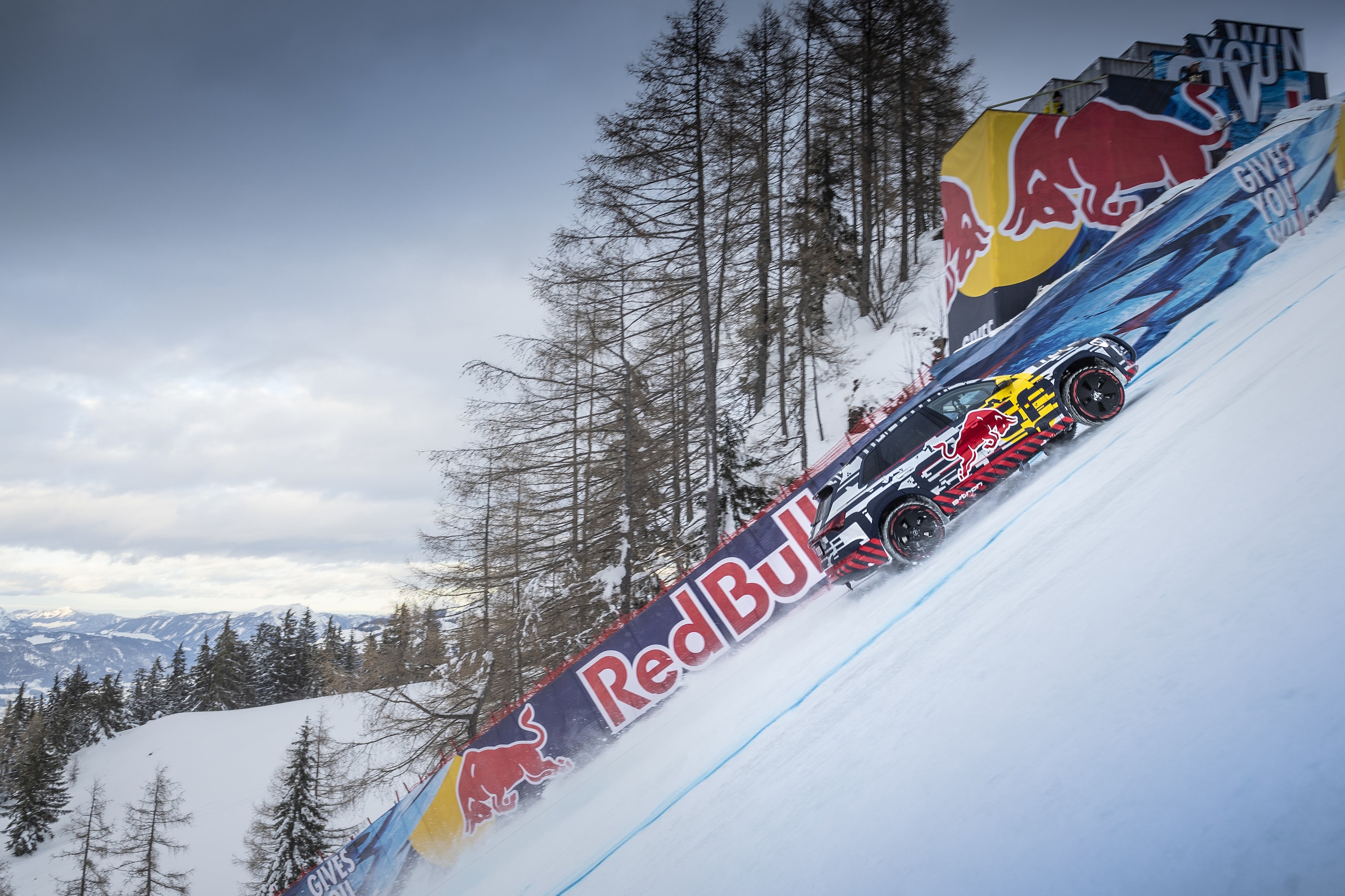 Audi e-tron, la sfida allo Streif di Kitzbuhel