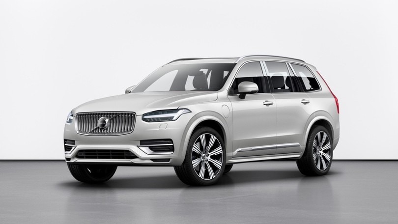 Volvo XC90: le foto del restyling