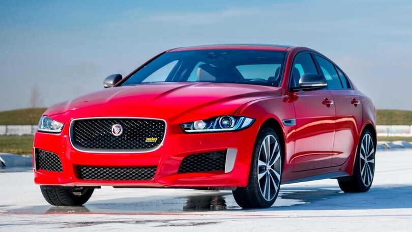 Jaguar XE restyling, tecnologia di famiglia