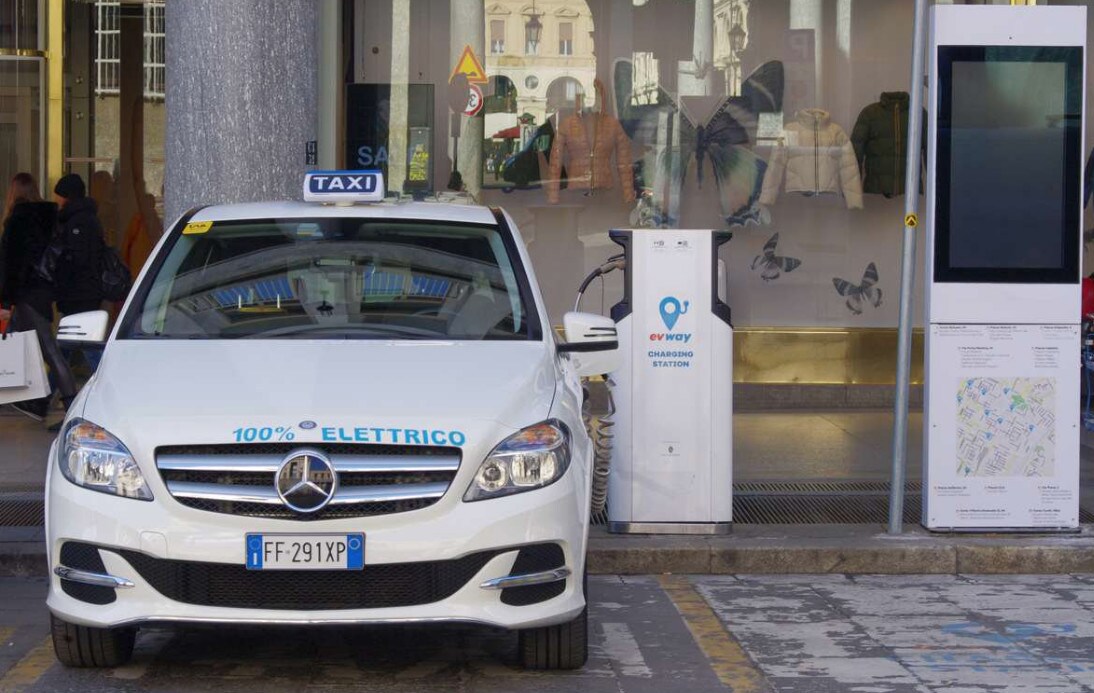 Torino, Evway regala ai taxi un anno di carica