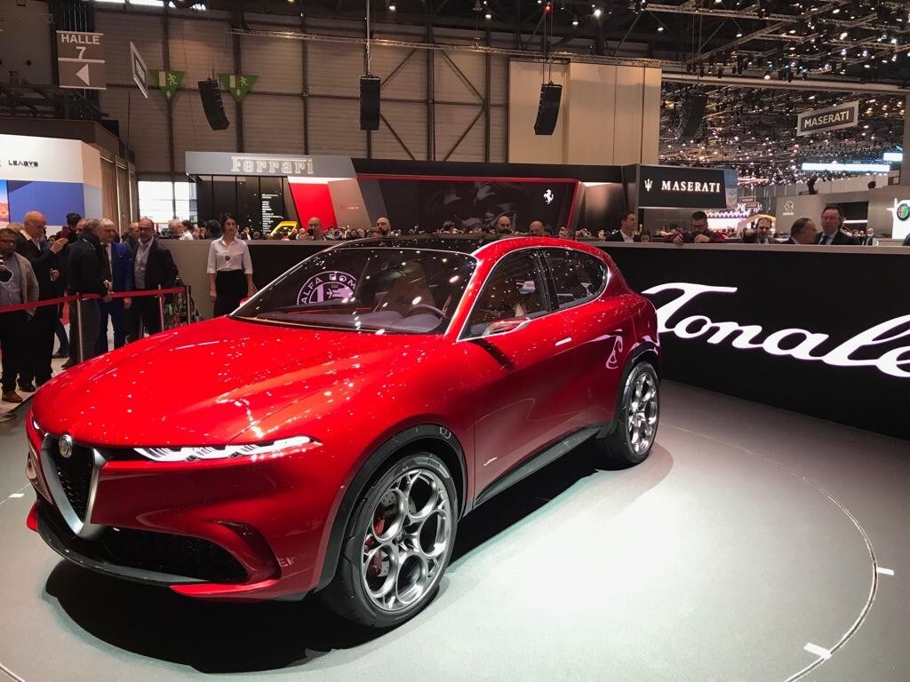 Alfa Romeo Tonale Concept, SUV compatto e plug-in