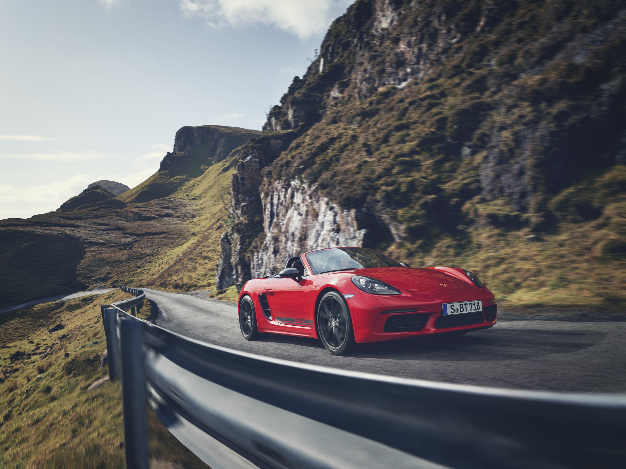 Porsche protagonista a Ginevra con 718 T e Macan S