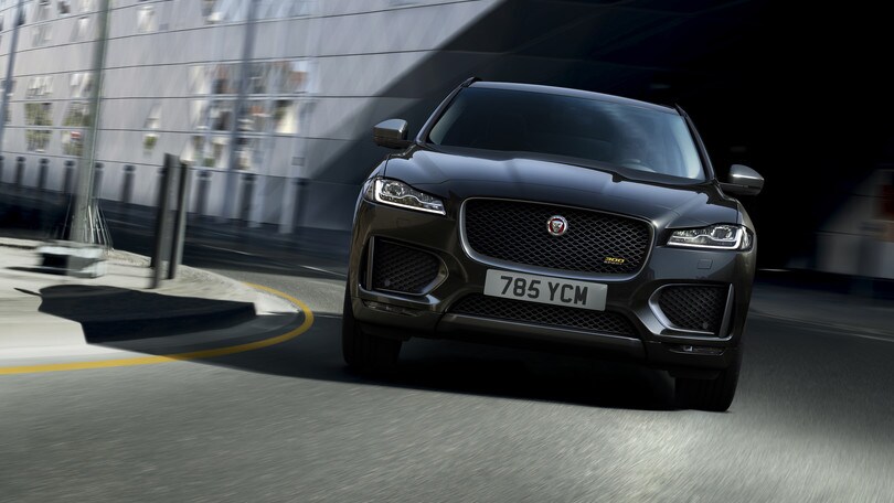 Jaguar F-Pace 300 Sport e Chequered Flag, tempo di serie speciali