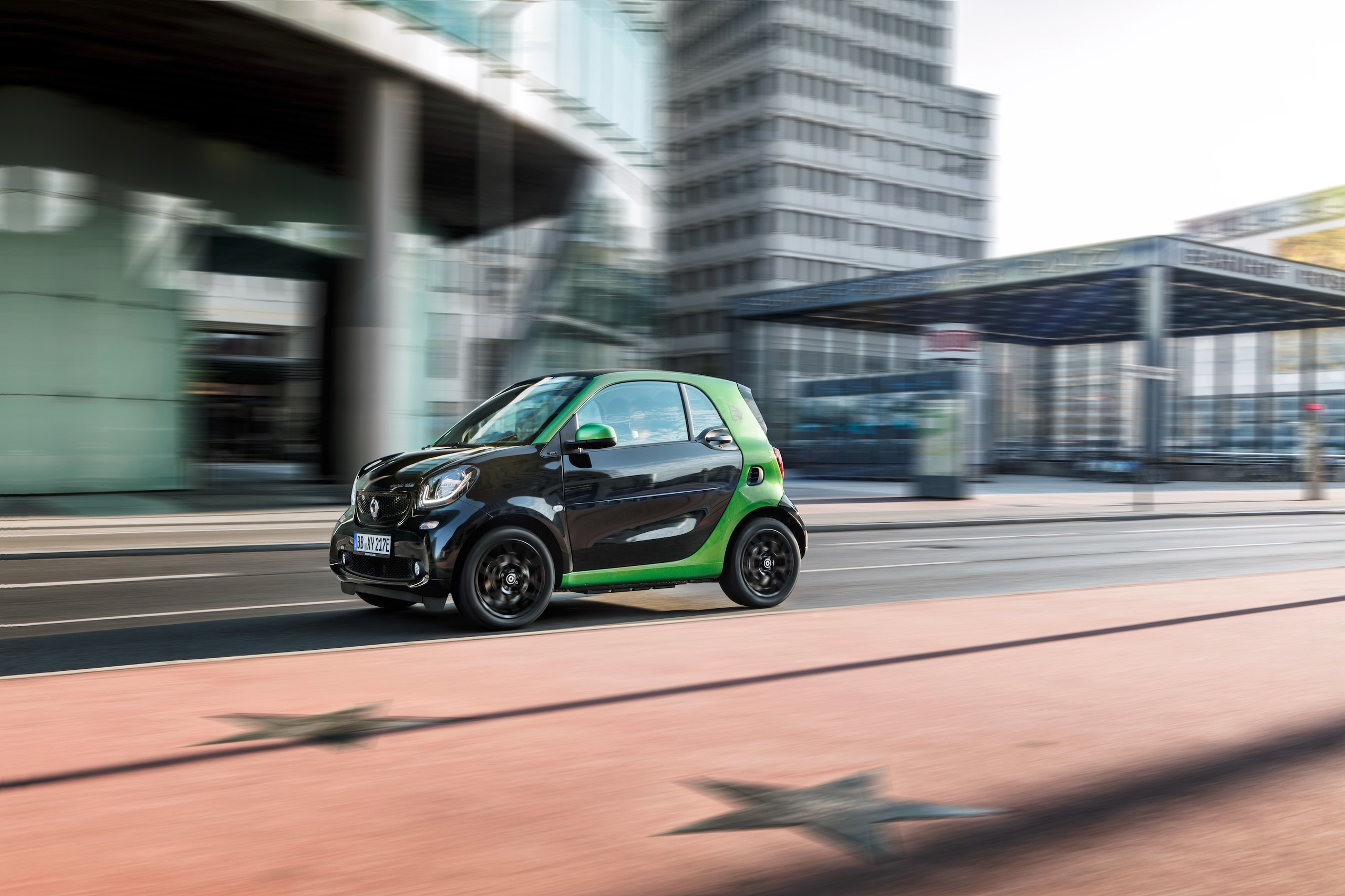 Smart: Daimler vende il 50% a Geely