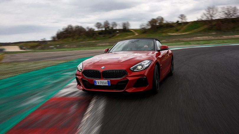 Nuova BMW Z4, test in pista a Vallelunga