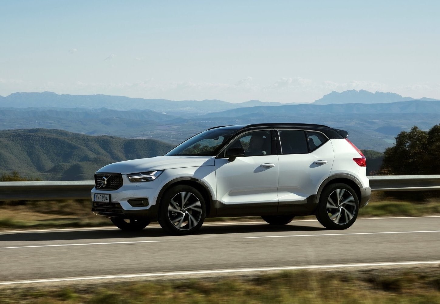 Volvo XC40 elettrica si scoprirà a fine anno