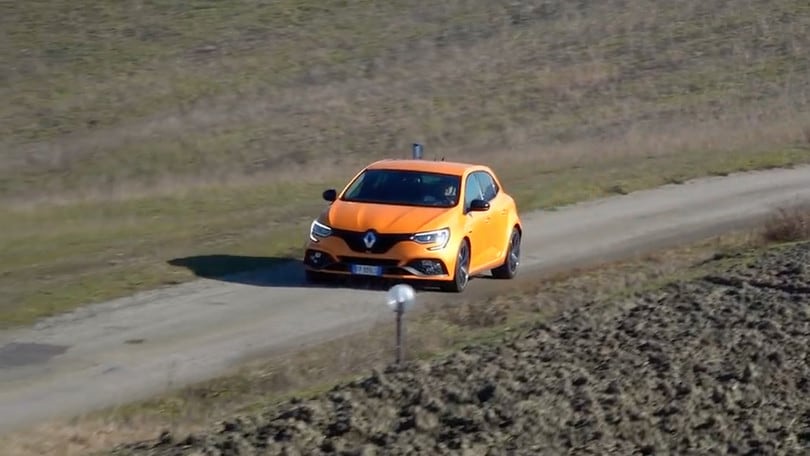 Renault Megane RS: sportiva e grintosa alla guida VIDEO