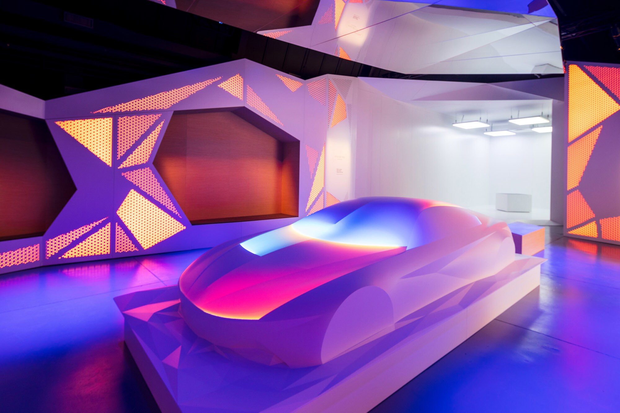 Hyundai alla Design Week: Milano si colora VIDEO