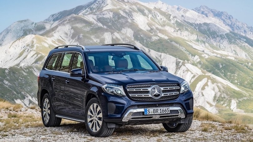 Nuova Mercedes GLS, passo più lungo e sospensioni elettrificate